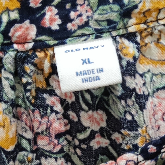Old Navy XL button down floral blouse - Picture 4 of 5